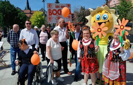 zdjęcie grupowe uczestników Domu podczas Marszu Godności 